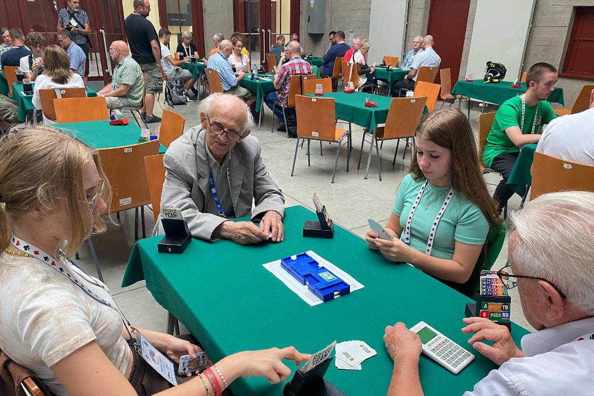 Turniej brydżowy amatorów w Hali Stulecia