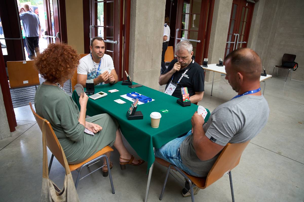 Turniej brydżowy amatorów w Hali Stulecia