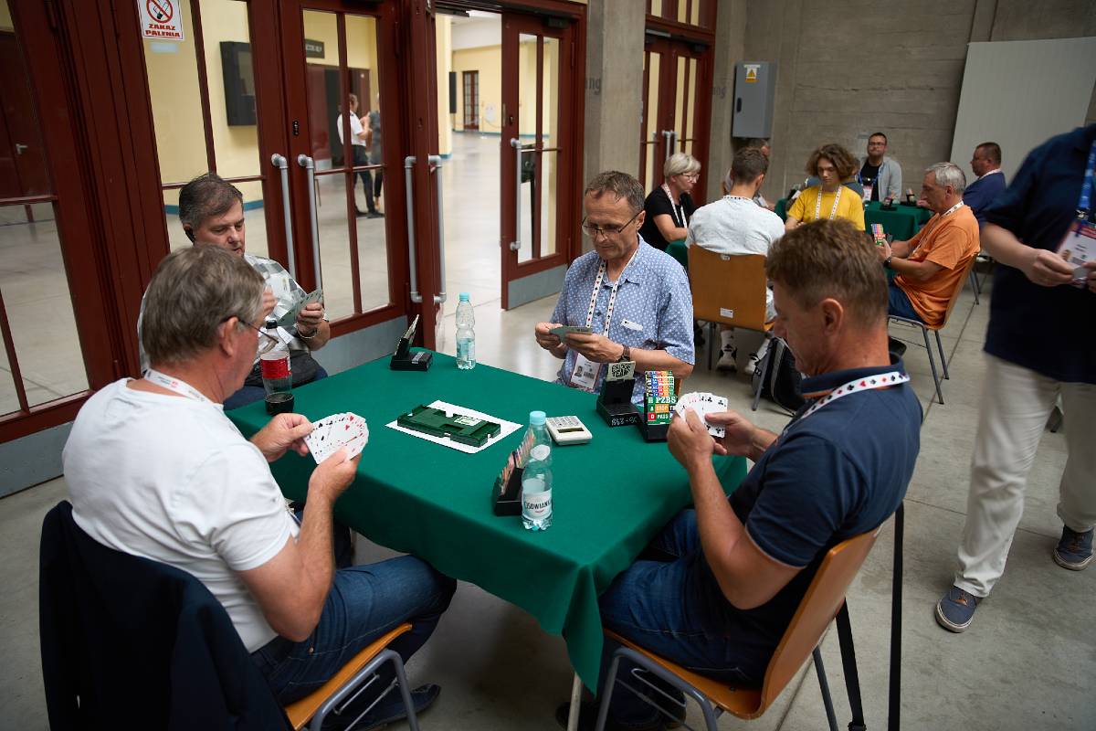 Turniej brydżowy amatorów w Hali Stulecia