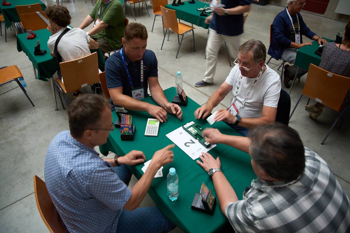 Turniej brydżowy amatorów w Hali Stulecia
